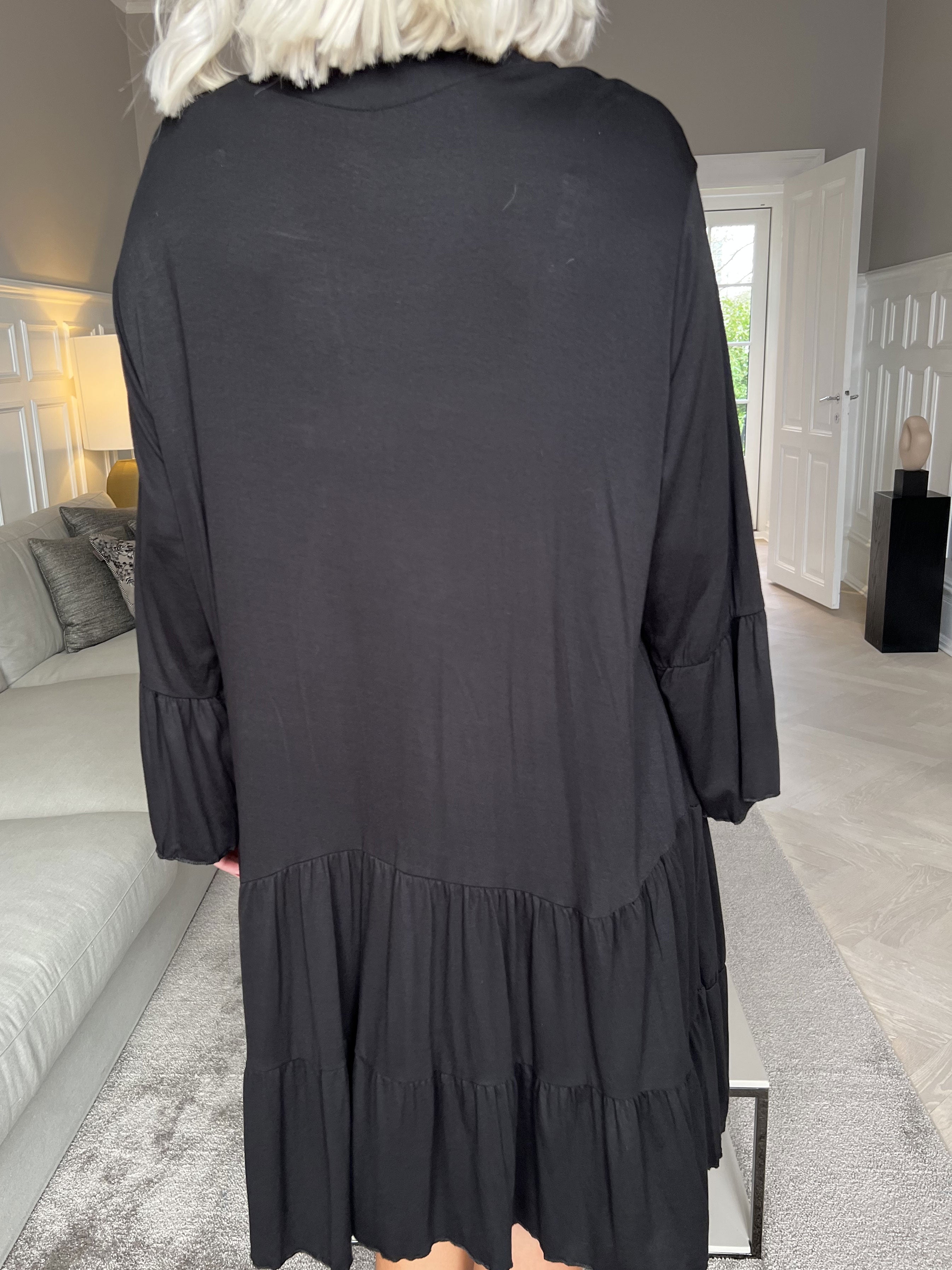 Pauline Plain - Klänning med v-ringning och liten volangkjol - Army